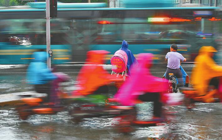 昨市區(qū)僅為小雨量級(jí) 濟(jì)南近140次“地閃”賞雨尤需防雷